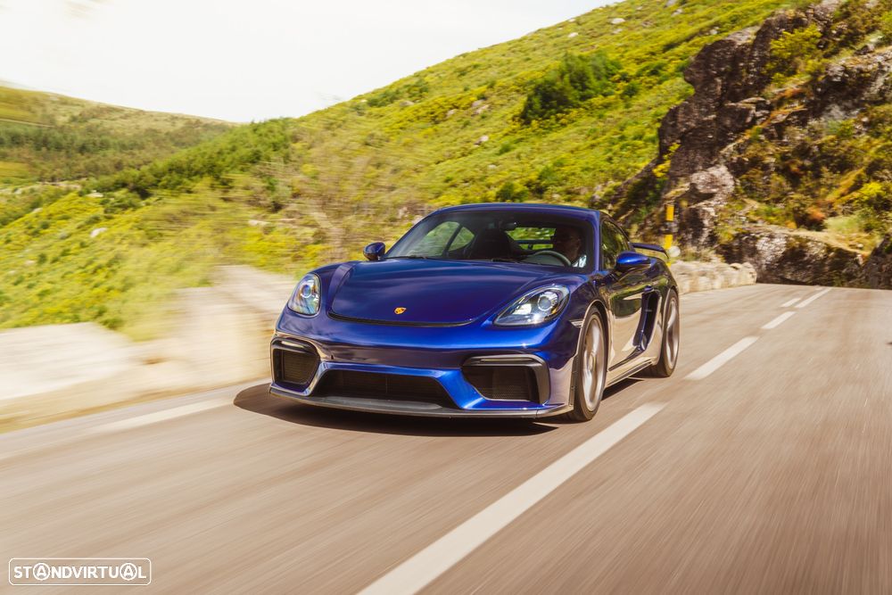Porsche 718 Cayman GT4 - 1