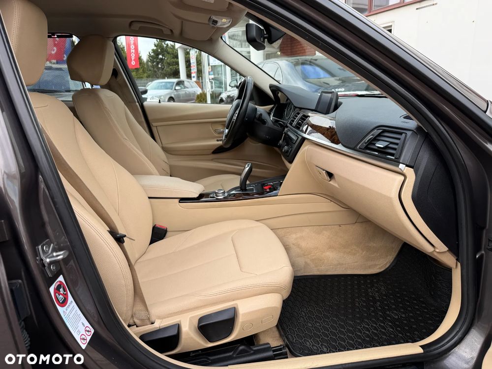 BMW Seria 3 318d Luxury Line - 27