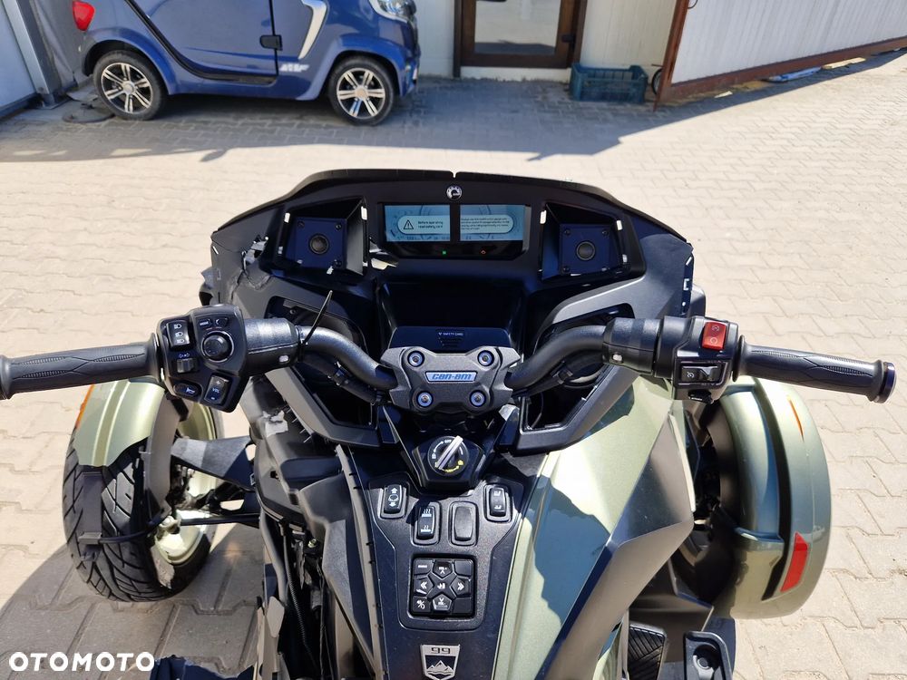 Can-Am Spyder - 38