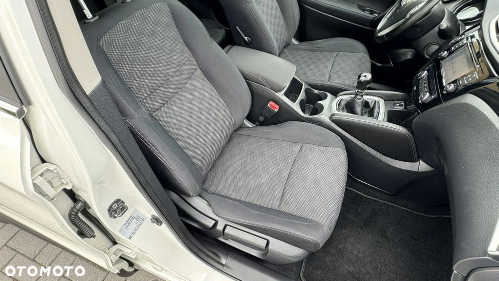 Nissan Qashqai 1.5 dCi TEKNA - 22