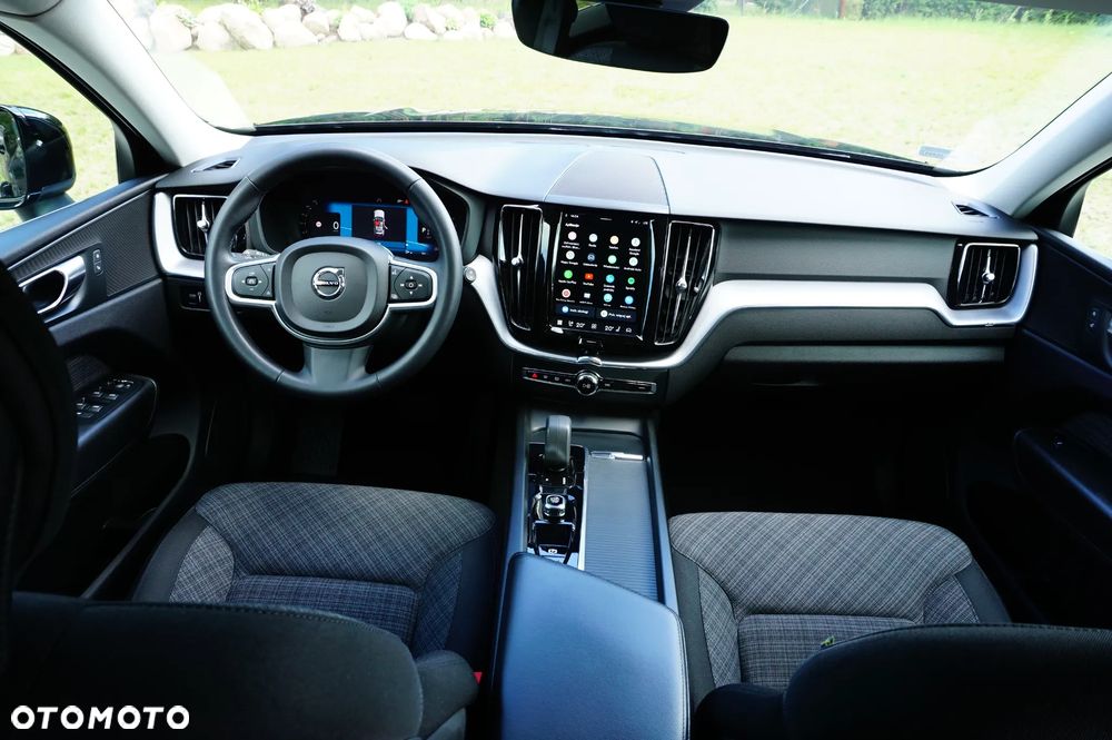 Volvo XC 60 B5 B AWD Momentum Pro - 26