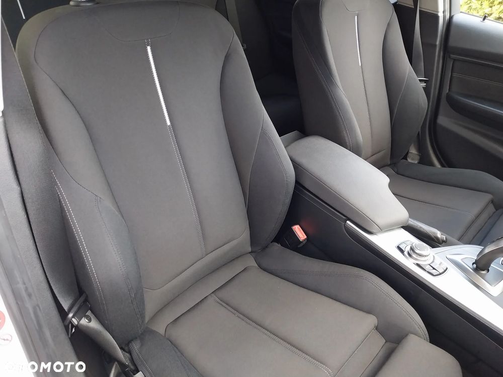 BMW Seria 3 318d Sport Line - 26