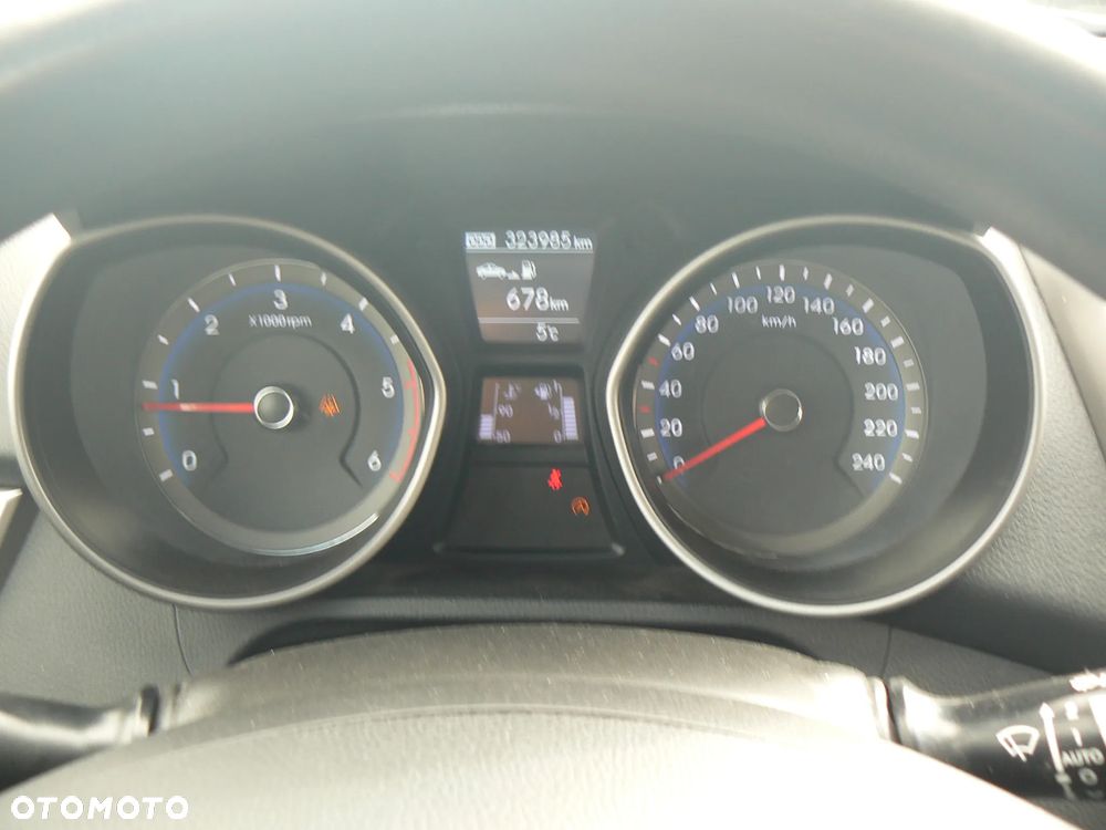 Hyundai i30 1.6 D Classic + - 11