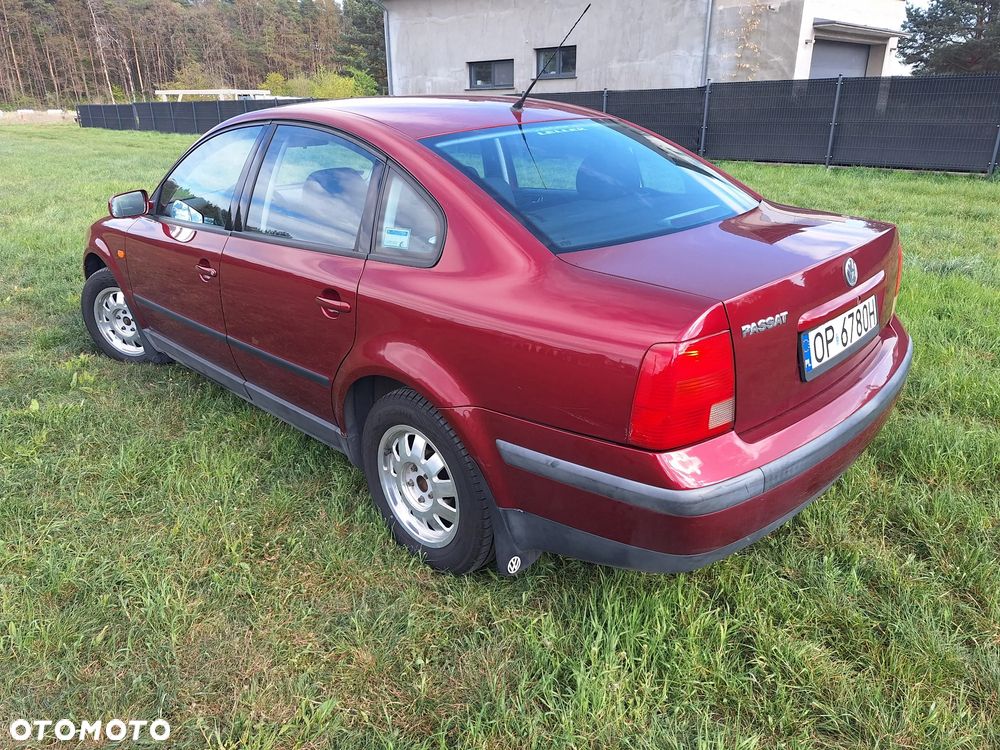 Volkswagen Passat 1.6 CL - 4