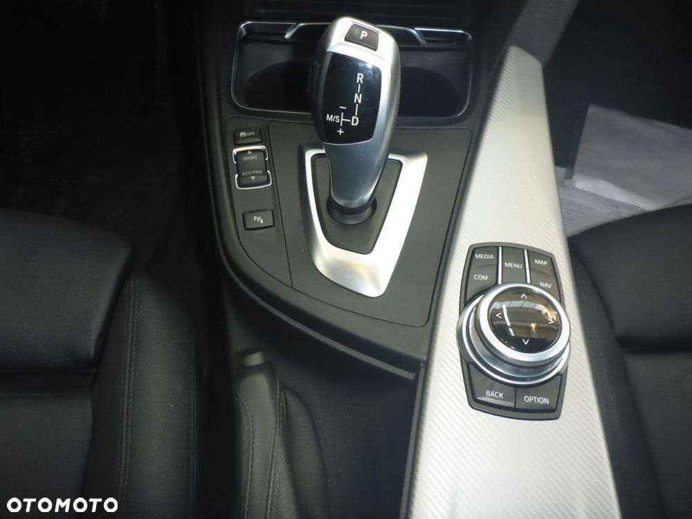 BMW Seria 3 318i Sport Line - 9