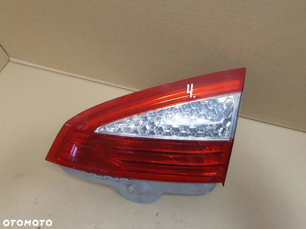 FORD MONDEO MK4 KOMBI 07-10 LAMPA PRAWY TYŁ W KLAPĘ - 1