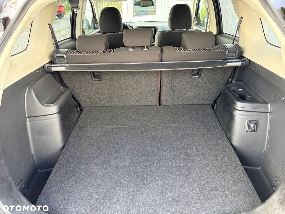 Mitsubishi Outlander 2.0 2WD Edition 100 - 16