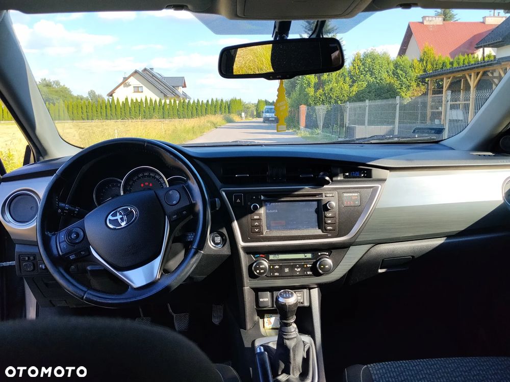 Toyota Auris 1.6 Premium Comfort - 10