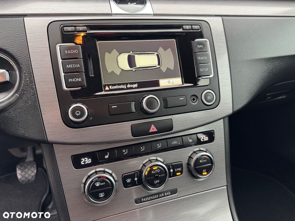 Volkswagen Passat - 25