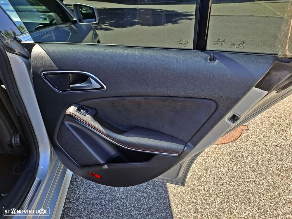 Mercedes-Benz CLA 180 d Shooting Brake AMG Line - 21