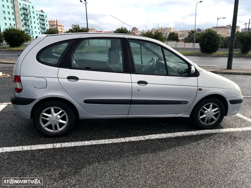 Renault Scénic 1.4 16V Conquest - 9