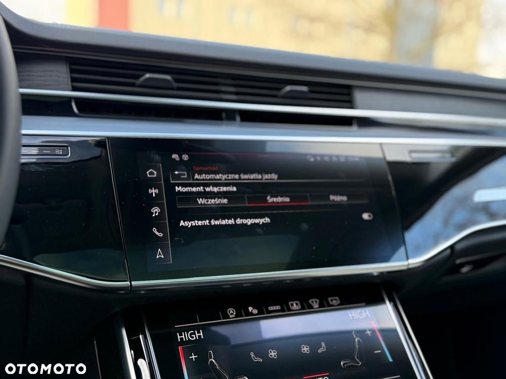 Audi A8 - 40