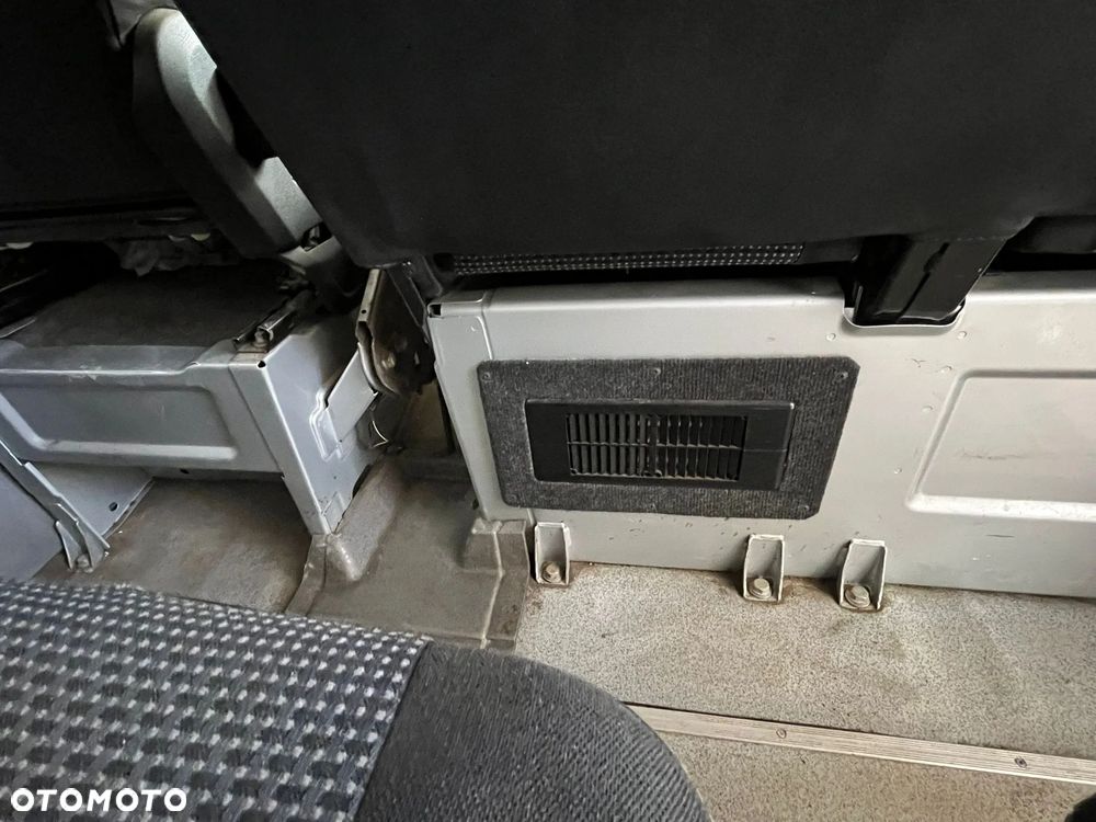 Mercedes-Benz Sprinter - 11