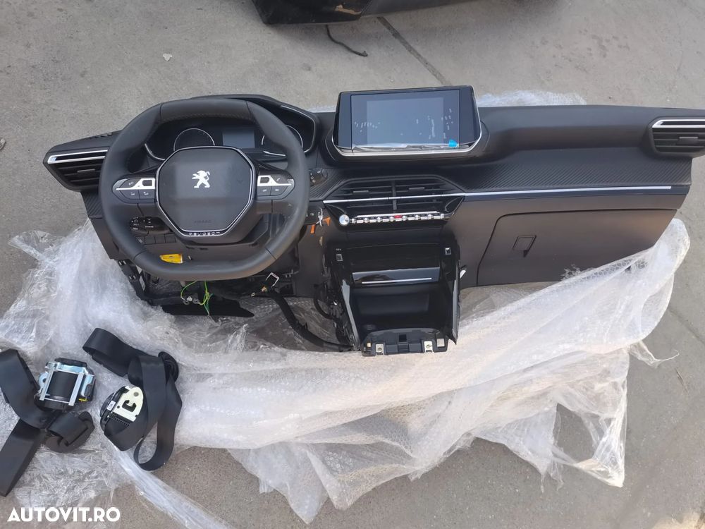 Plansa Bord peugeot 208 cu airbag si centuri 2019-2024 - 1