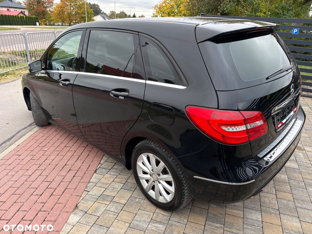 Mercedes-Benz Klasa B 180 7G-DCT UrbanStyle Edition - 24