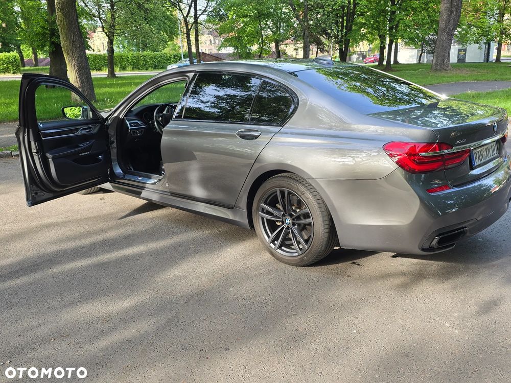 BMW Seria 7 750i xDrive - 4