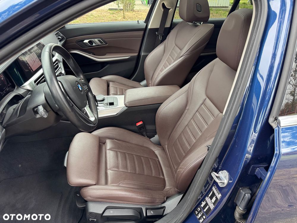 BMW Seria 3 320d xDrive Luxury Line sport - 25