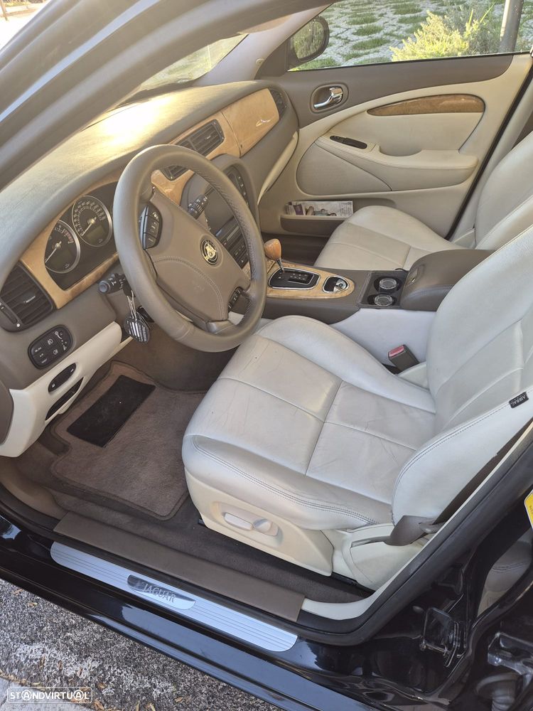 Jaguar S-Type 3.0 V6 Executive Auto. - 3
