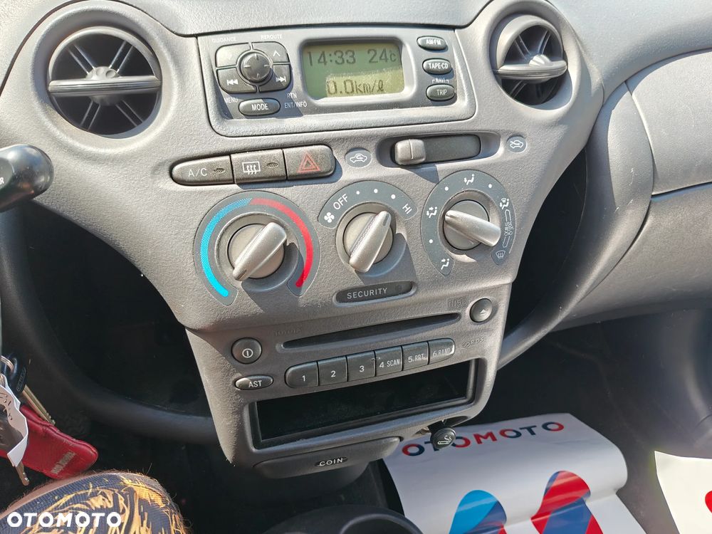 Toyota Yaris - 24