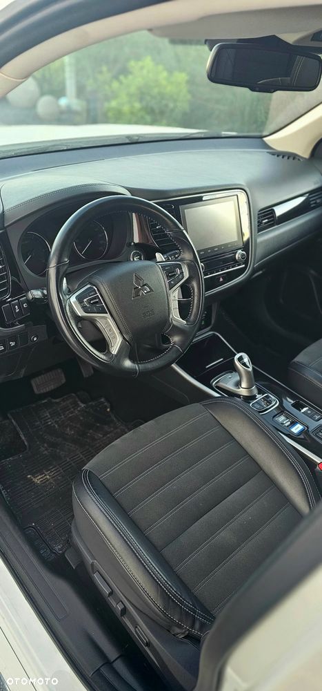 Mitsubishi Outlander - 15