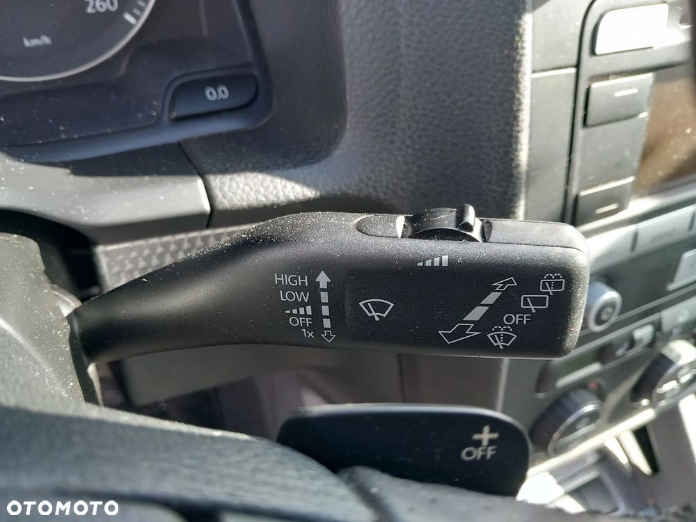 Volkswagen Golf 1.9 TDI DSG GT Sport - 22