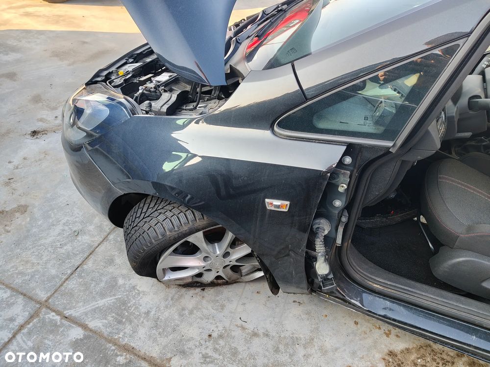 Blotnik przod lewy Corsa E - 1