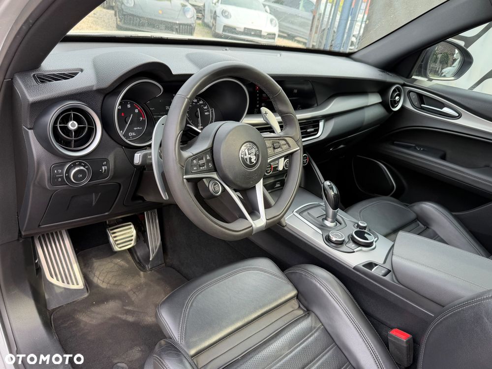 Alfa Romeo Stelvio 2.0 Turbo 16V AT8-Q4 Veloce - 13