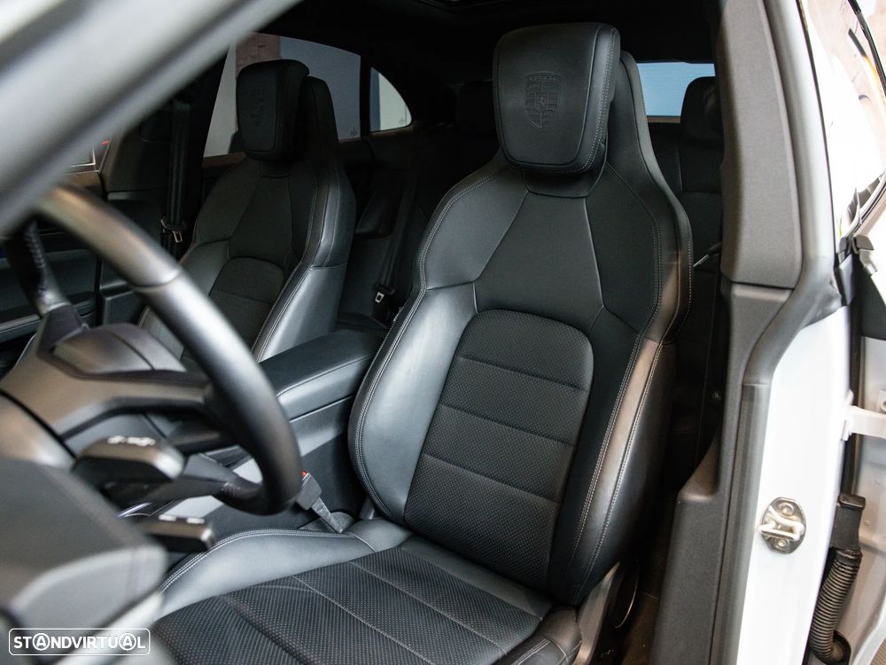 Porsche Macan Electric 4 - 21