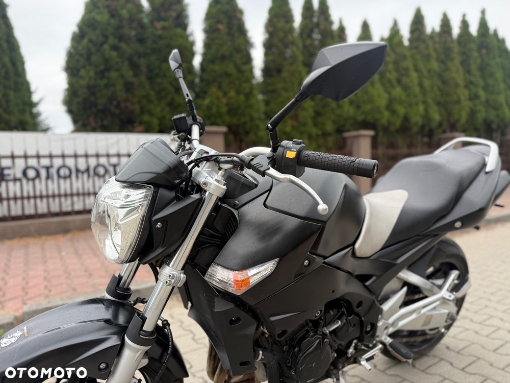 Suzuki GSR - 20