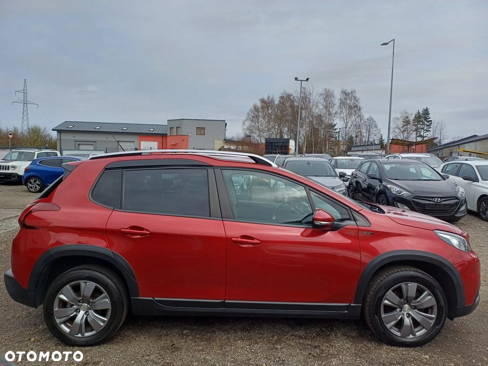 Peugeot 2008 1.2 Pure Tech GPF Signature S&S EAT6 - 8