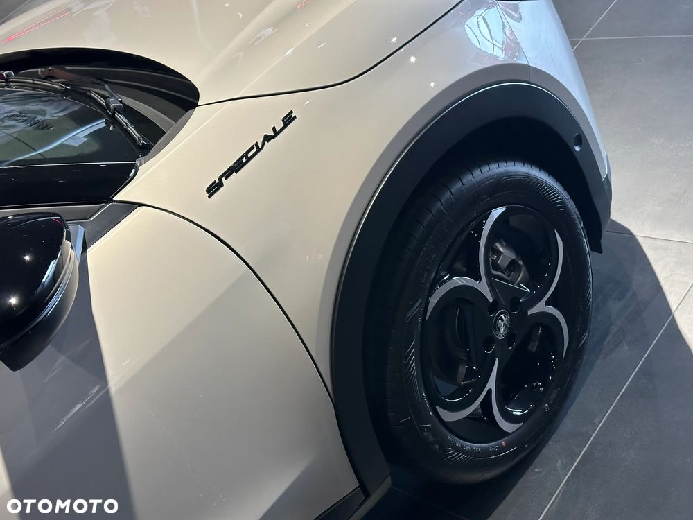 Alfa Romeo Junior 1.2 mHEV Ti eDCT - 4