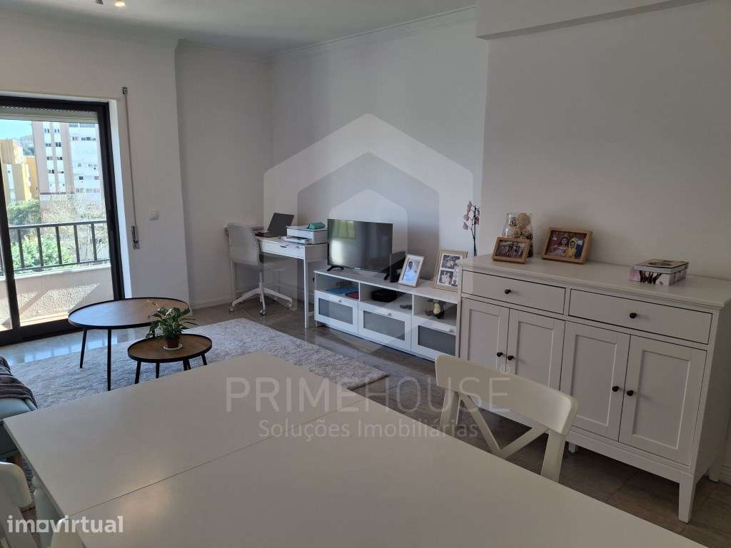 Apartamento T3 na Av. Independência das Colónias com lugar de garagem - Grande imagem: 5/22
