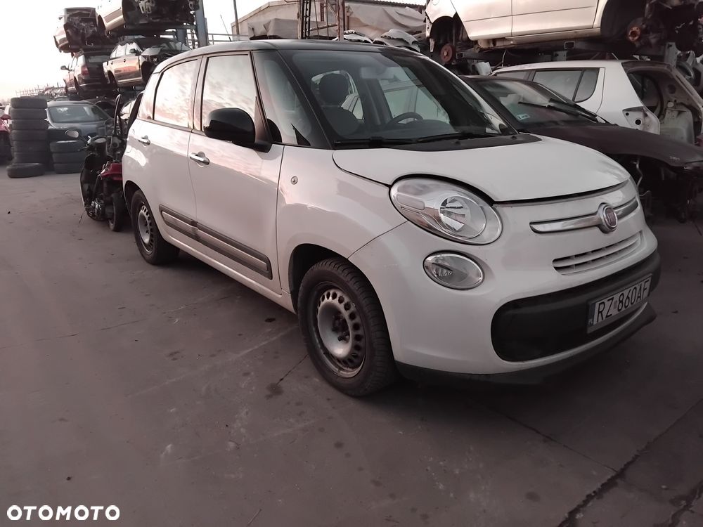 Fiat 500 L z silnikiem 1,3 diesel M-JTD z oznaczeniem 199B4000 i skrzynią manualną 6 biegów lakier 934 A - 1