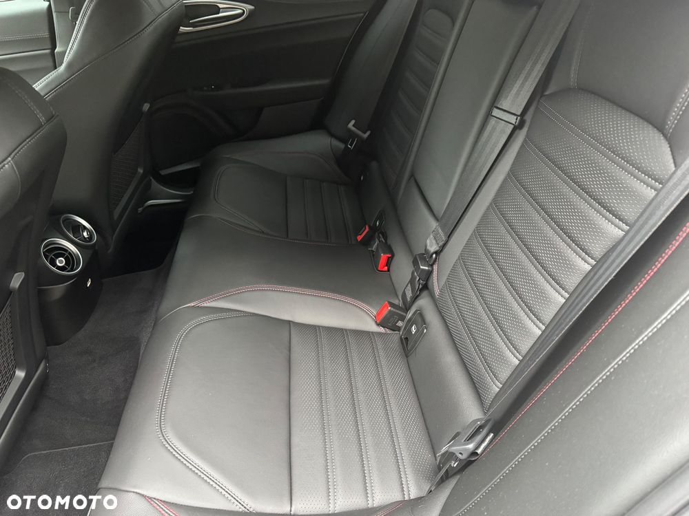 Alfa Romeo Giulia 2.0 Turbo Competizione Q4 - 27