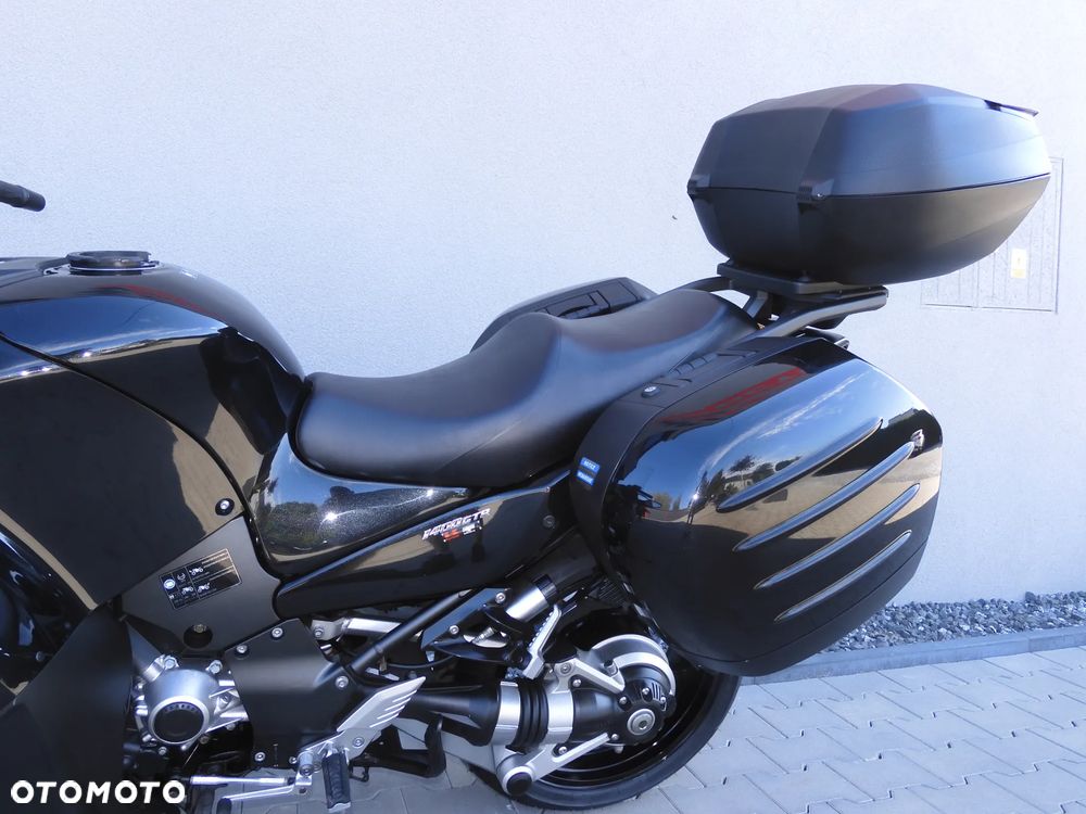 Kawasaki GTR - 24