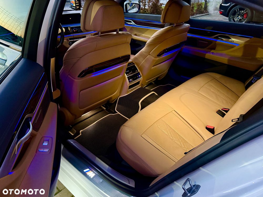 BMW Seria 7 750Li xDrive sport - 29