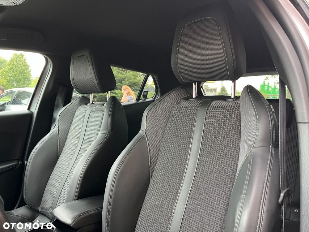 Peugeot 2008 e-2008 GT - 29