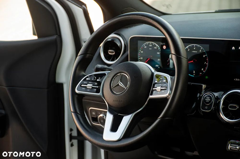 Mercedes-Benz Klasa B 180 Edition 2020 - 32