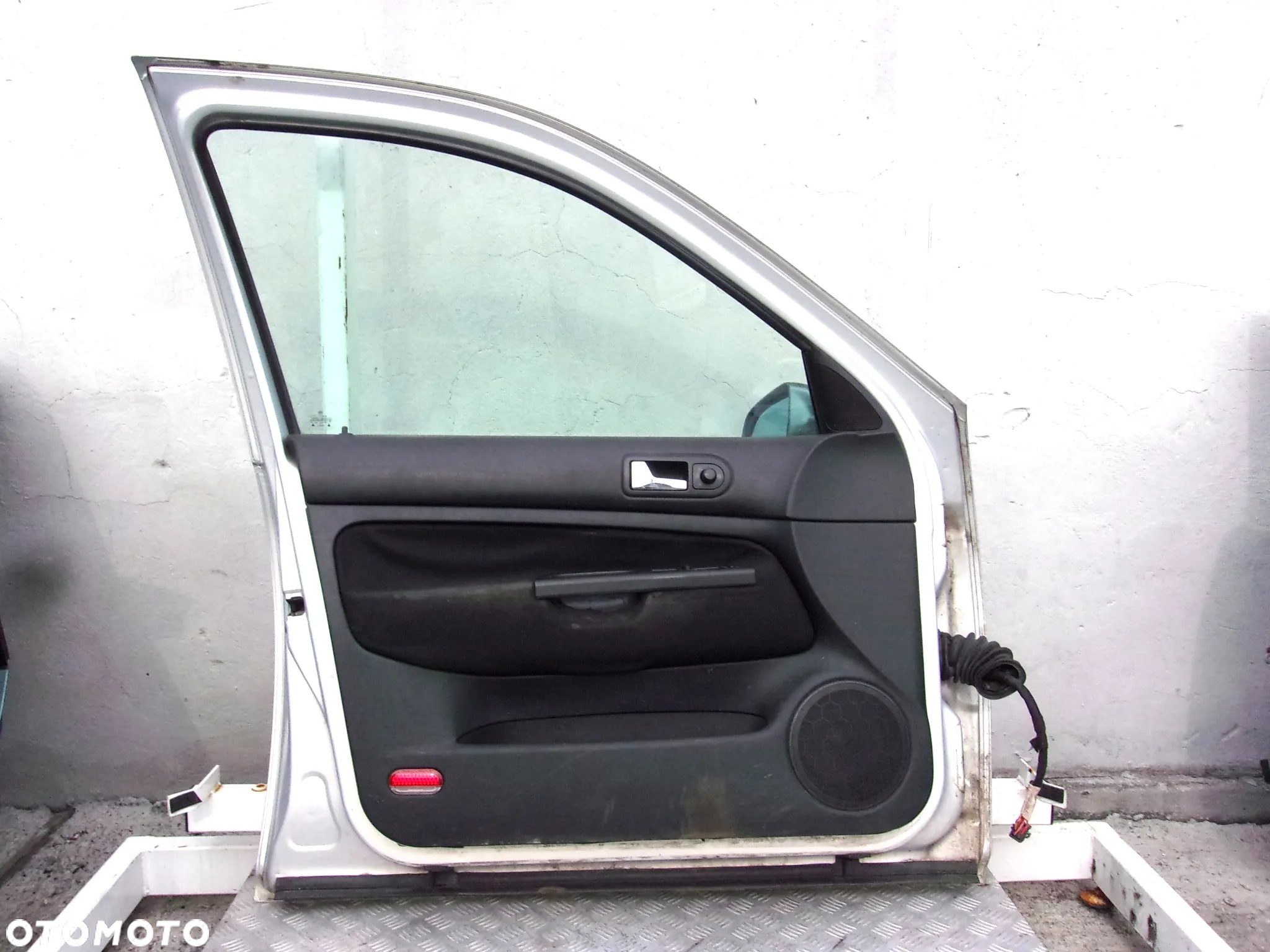 VW Bora drzwi lewy przód LB7Z - 7