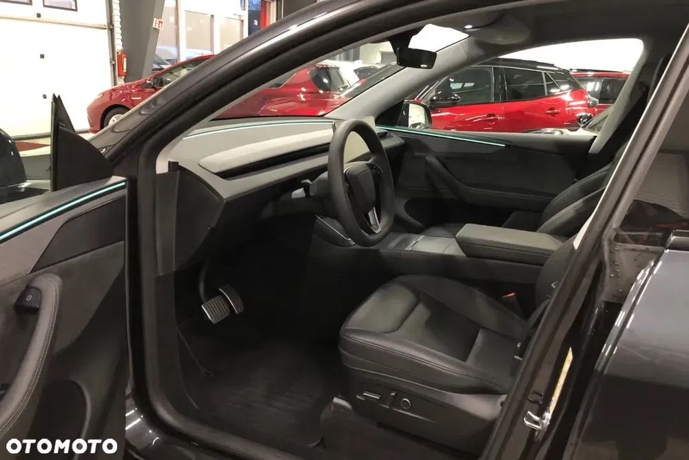 Tesla Model Y Premium Long Range RWD - 10