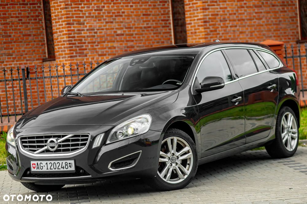 Volvo V60 D5 Geartronic Momentum - 2