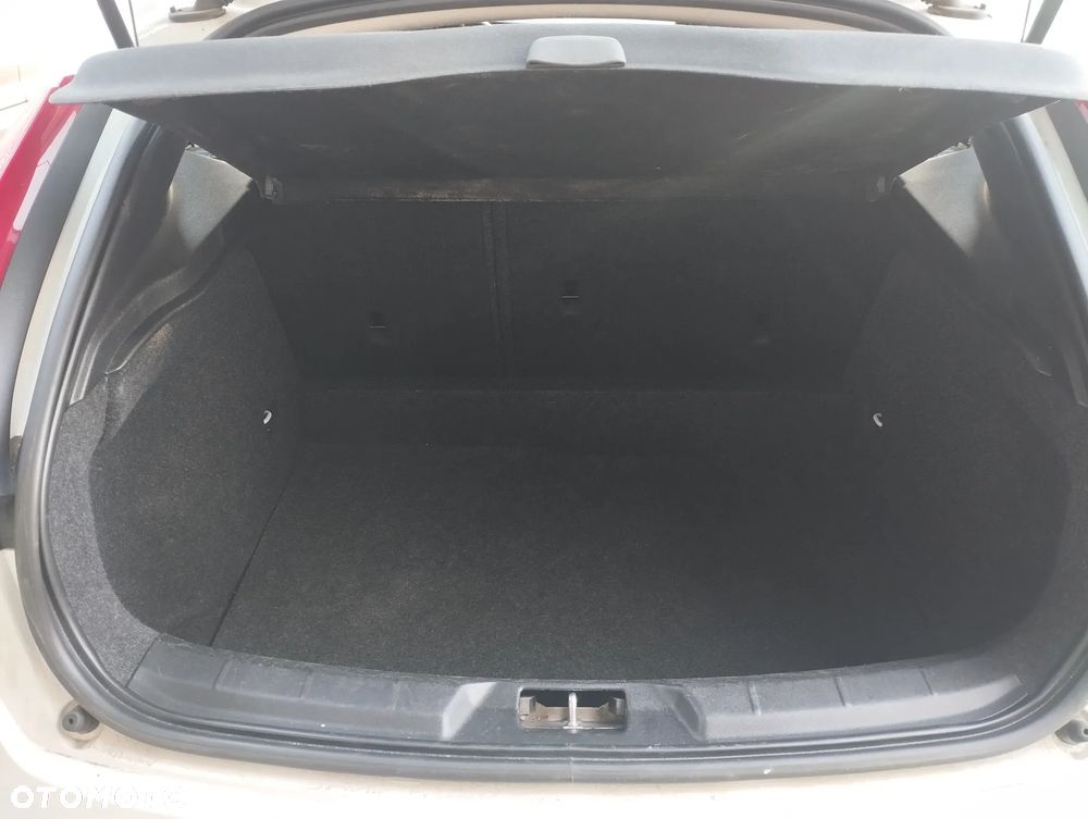 Volvo V40 T2 Momentum - 25