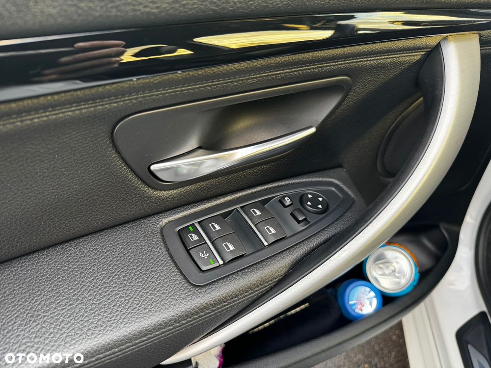 BMW 3GT 320d Sport-Aut Sport Line - 34