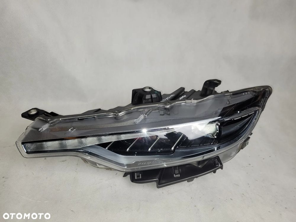 MASERATI LEVANTE  - LAMPA LAMPY PRZEDNIE PRZÓD - 11