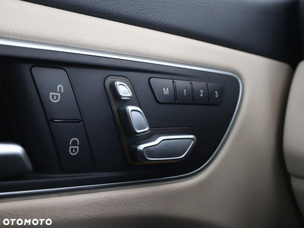 Mercedes-Benz CLA 180 7G-DCT - 36