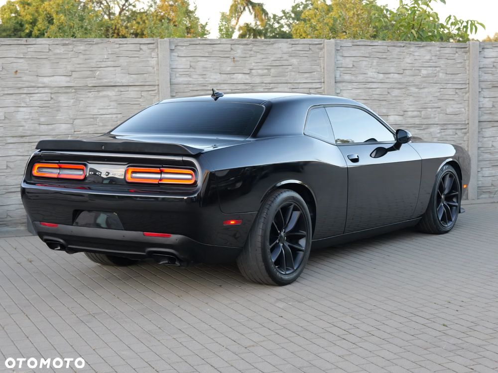 Dodge Challenger - 4