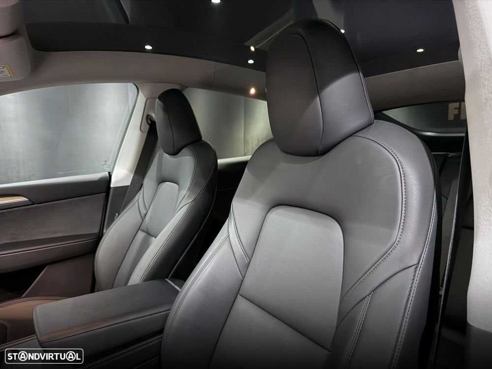 Tesla Model Y Long Range Dual Motor AWD - 17