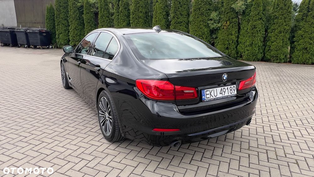 BMW Seria 5 520i Sport Line - 12