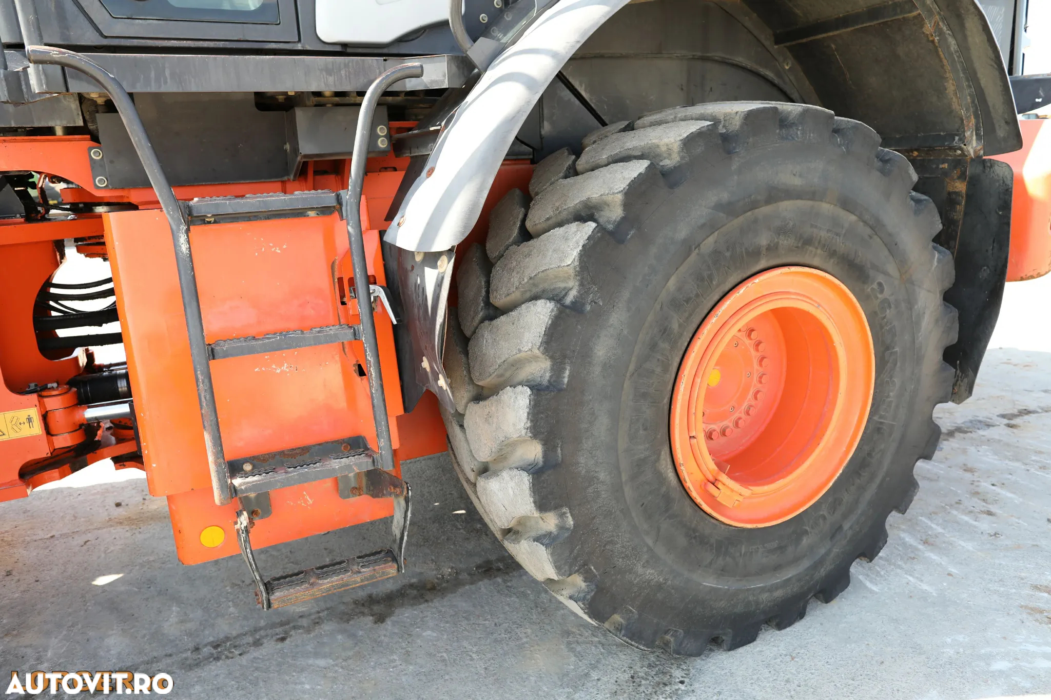 Hitachi ZW310-5B - 9