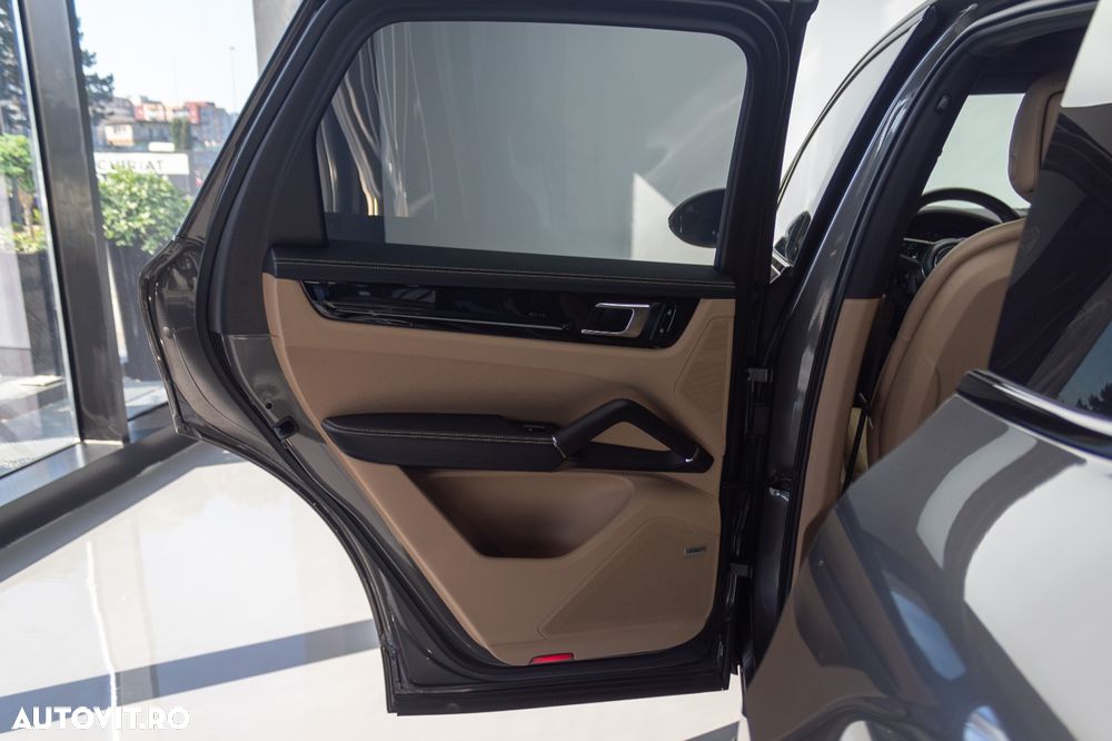 Porsche Cayenne - 15